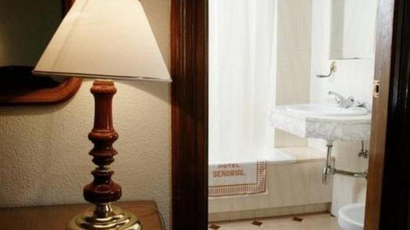 โฮเต็ล ซีโนเรียล Hotel มาดริด ภายนอก รูปภาพ